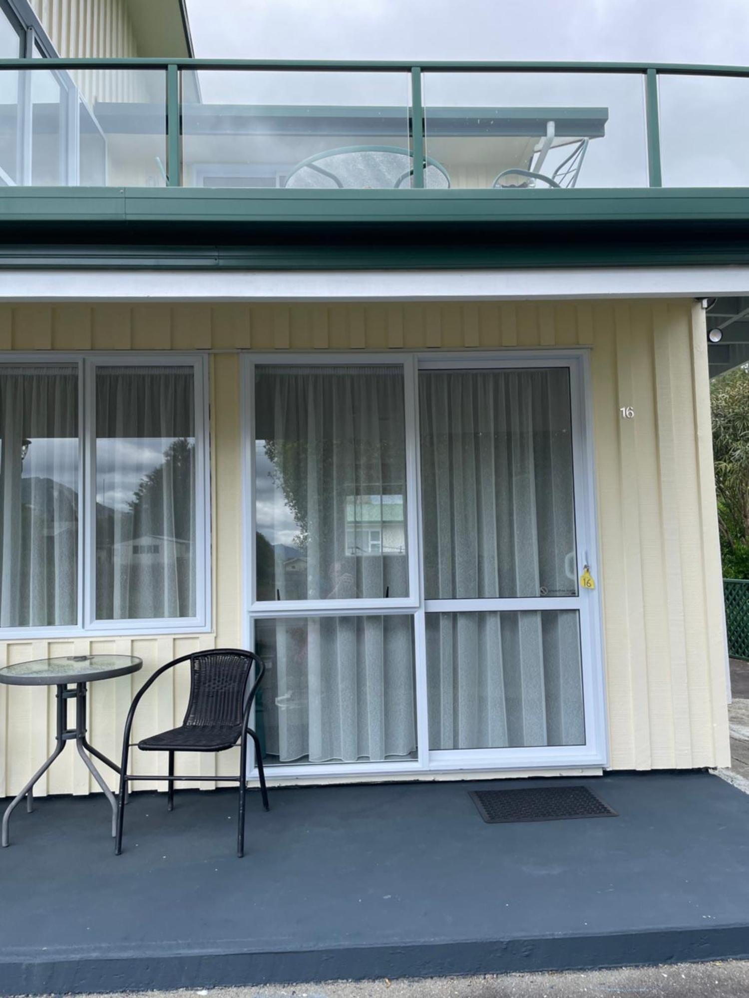 Mataki Motel 4*